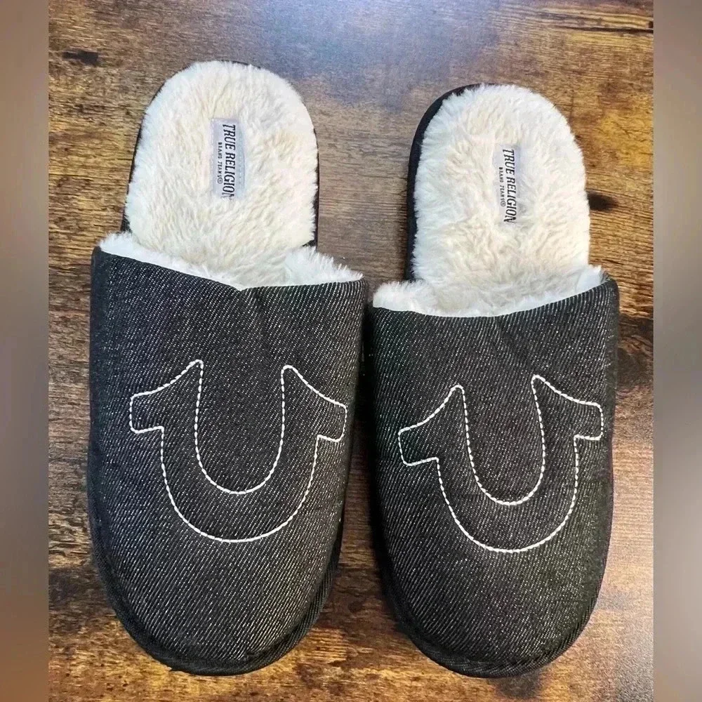 TRUE RELIGION | men’s logo slippers. Size: M 9-10